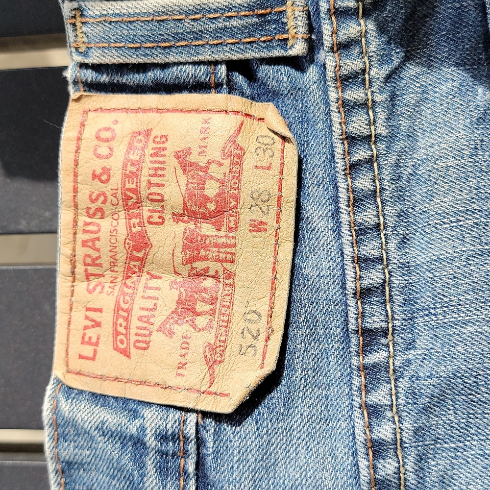 Men's 28x30 Levi 520 Slouch Skinny Blue Jeans